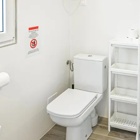 2 Bedroom Lovely In Holiday home